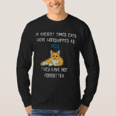 昔は猫は神として信仰されていた Tシャツ (正面)