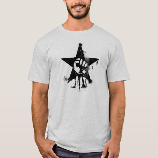 星が付いている落書きのesque力の握りこぶし tシャツ (正面)