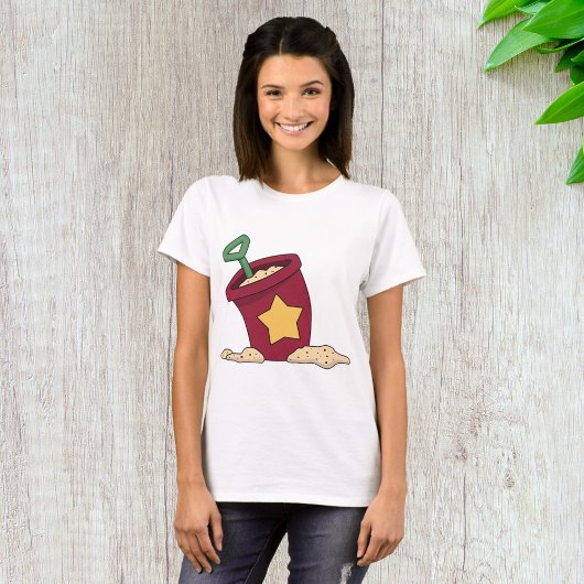 星とシャベル付き赤い砂バケツ Tシャツ