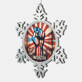 星とストライプのフレーム:思い出を高める スノーフレークピューターオーナメント (右)