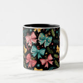 星と松の枝の弓のパターン ツートーンマグカップ (正面右)