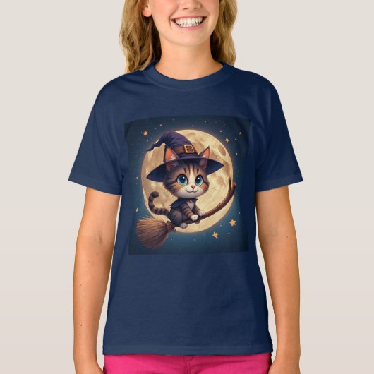 星と満月の下の可愛い魔女猫 🎃 Tシャツ (正面)