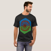 星と花を持つロマ国旗。 Tシャツ (正面フル)