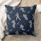 星と〔占星術の〕十二宮図の間の宇宙飛行士 クッション (ブランケット)