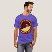 星に魅せられたオデッセイをボールが転がり上がる Tシャツ (正面フル)