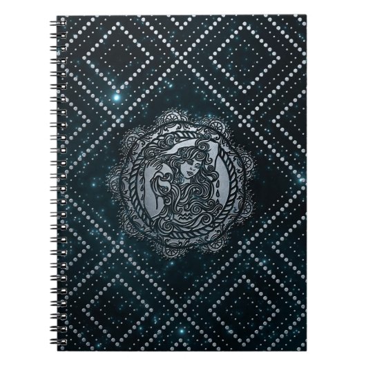 星の空のアクエリアスの(占星術の)十二宮図の銀のエンボス ノートブック (正面)