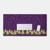 星の紫の空に金色の光沢のあるクリスマスツリー デスクマット (キーボード&マウス)