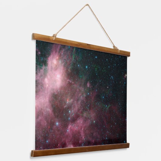 星の誕生と死を示す赤外線 吊り下げ型タペストリー (傾斜あり)