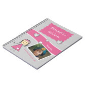 星やハート、名前と写真が入ったピンクとグレーのデザイン ノートブック (左側)