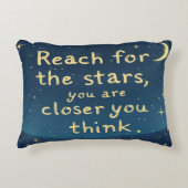 星を求めてリーチやる気を起こさせる- 感動的 アクセントクッション (正面)
