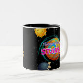 星を求めて手を伸ばす ツートーンマグカップ (正面右)