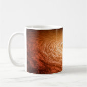 星フーオリオニスを取り巻く材料のディスク。 コーヒーマグカップ (左)