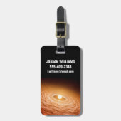 星フーオリオニスを取り巻く材料のディスク。 ラゲッジタグ (正面縦)