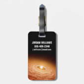 星フーオリオニスを取り巻く材料のディスク。 ラゲッジタグ (裏面縦)