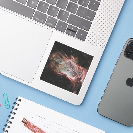 星団は炎の星雲の中心にある。 シール (ノートパソコンとiPhone)
