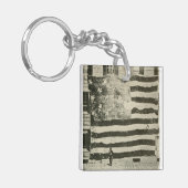 星条旗：アメリカ国旗が掲げられる キーホルダー (正面左)