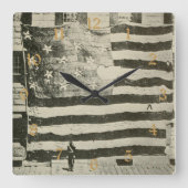 星条旗:アメリカ国旗が掲げられる スクエア壁時計 (正面)