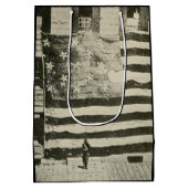 星条旗:アメリカ国旗が掲げられる ミディアムペーパーバッグ (裏面)