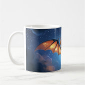 星空と雲の下を飛ぶかわいいコウモリ コーヒーマグカップ (左)