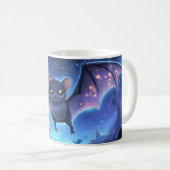 星空と雲の下を飛ぶかわいいコウモリ コーヒーマグカップ (正面右)