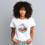 星空の下で眠ろうキャンピングティーシャツ Tシャツ<br><div class="desc">引用文を特徴とする熱心なキャンパーのティー:山々、木、テントと自然のシーンで、星の下で眠ることができる。</div>