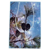 星空の下の冬の松コーン ミディアムペーパーバッグ (裏面)