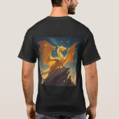 星空の下の崖に止まる金の龍 Tシャツ (裏面)