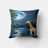 星空の下の月に照らされた川でキリン クッション (裏面)