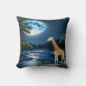 星空の下の月に照らされた川でキリン クッション (正面)