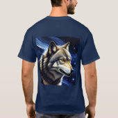 星空の下の雄壮なオオカミ Tシャツ (裏面)