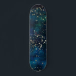 星空の下の青と金ゴールド スケートボード<br><div class="desc">星の下の青と金の箔の夜空の天空の銀河系背景。</div>