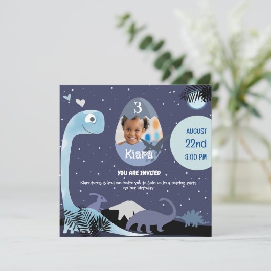 星空の夜の恐竜をテーマにした3番目の誕生日のinvitati 招待状 (スタンド正面)