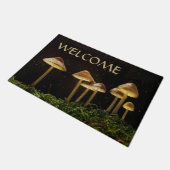 星空の夜の白熱［赤熱］光を放つキノコへようこそ ドアマット (アングル)