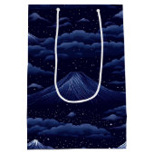 星空の山々 – 真夜中の山の空 ミディアムペーパーバッグ (裏面)