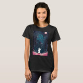 星空の森の中の陽気な宇宙幽霊 Tシャツ (正面フル)