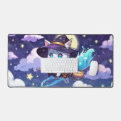 星空を飛ぶちび魔女猫 – かわいい魔法使い デスクマット (キーボード&マウス)