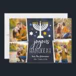 星空 | Hanukkahフォトコラージュカード シーズンカード<br><div class="desc">フェスティバルハヌカーの写真カードはコラージュのレイアウトで4枚の写真を掲載しており、ライトアップされた（ユダヤ教）メノラーと白、青、金ゴールドの星がアクセントになっているネイビーの青い背景に白いレタリングの「歓喜ハヌカー」を付けている。下の名前でパーソナライズし、背面に写真を追加。</div>