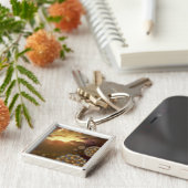 星間に浮いているバッキーボール宇宙 キーホルダー (側面)