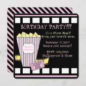 映画の夜のポップコーン フィルム ストリップ ピンクの女の子のパーティー 招待状 (正面/裏面)