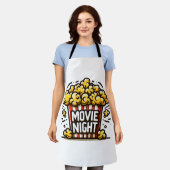 映画の夜の喜び 遊び心のあるポップコーン エプロン (着用した状態)