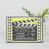 映画の誕生日パーティーのクラップボード黄色 招待状 (スタンド正面)