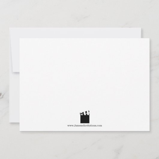 映画スクリーンおよびカーテンの誕生日のパーティの招待状 招待状 (裏面)