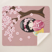 春こけし人形 – かわいい日本の芸者オンピンク シェルパブランケット (正面(横))