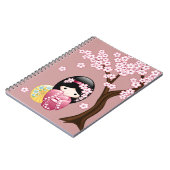 春こけし人形 – かわいい日本の芸者オンピンク ノートブック (左側)