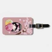 春こけし人形 – かわいい日本の芸者オンピンク ラゲッジタグ (正面横)