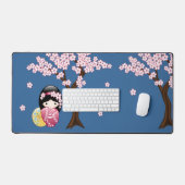 春こけし人形 – かわいい日本の芸者オンブルー デスクマット (キーボード&マウス)