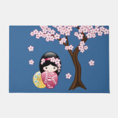 春こけし人形 – かわいい日本の芸者オンブルー ドアマット (正面)