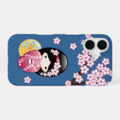 春こけし人形 – かわいい日本の芸者オンブルー iPhone 16ケース (裏面横)