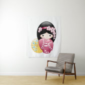 春こけし人形 – かわいい日本の芸者ガール タペストリー (インサイチュ)