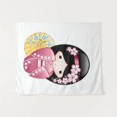 春こけし人形 – かわいい日本の芸者ガール タペストリー (正面(横))